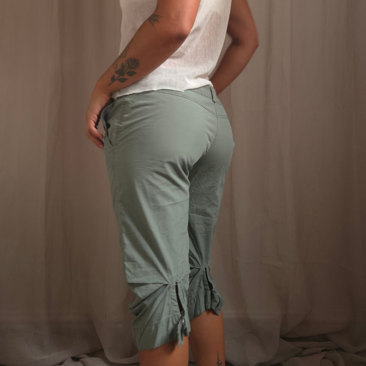 Buckle Capri Trousers