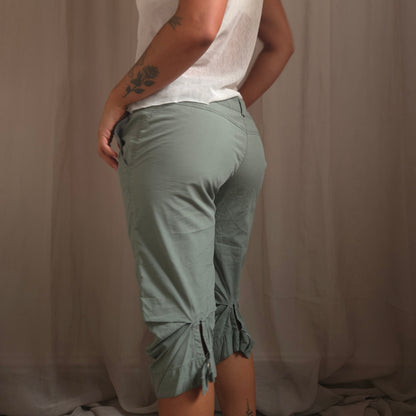 Buckle Capri Trousers