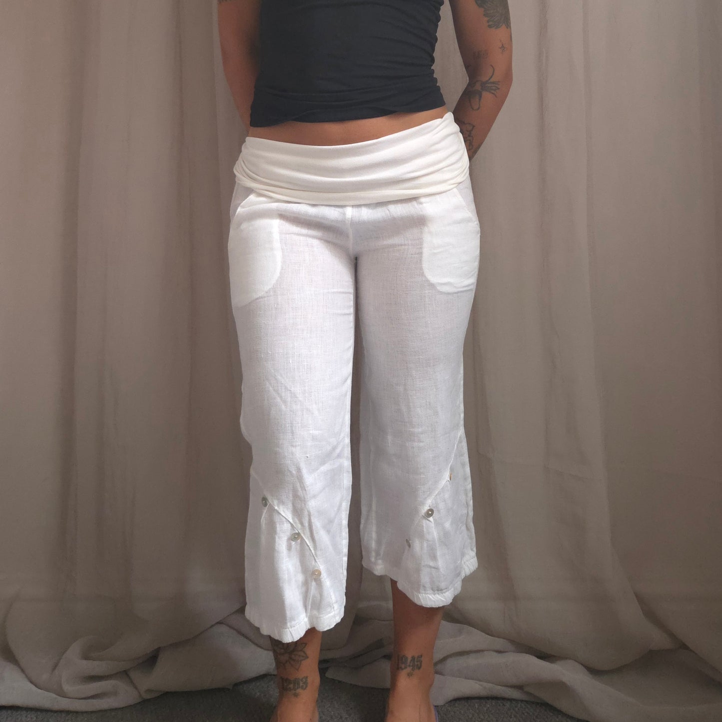 Linen Waste Band Button Capri Pants