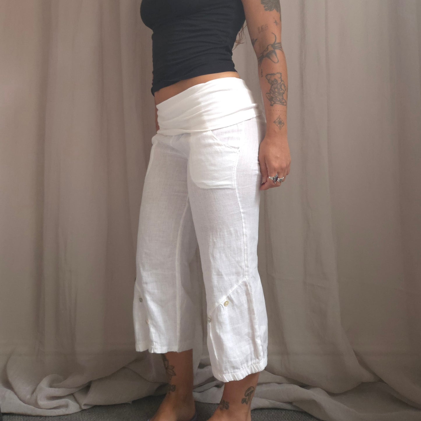 Linen Waste Band Button Capri Pants