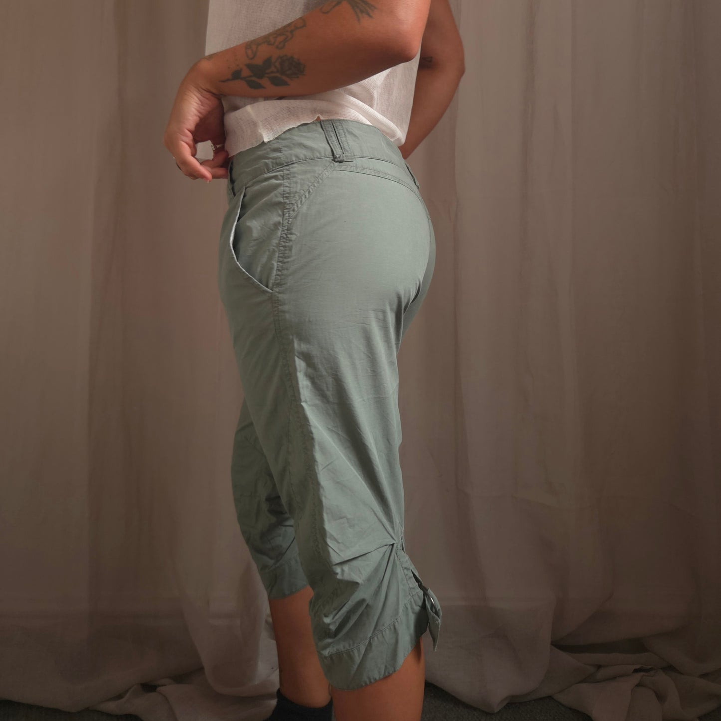Buckle Capri Trousers