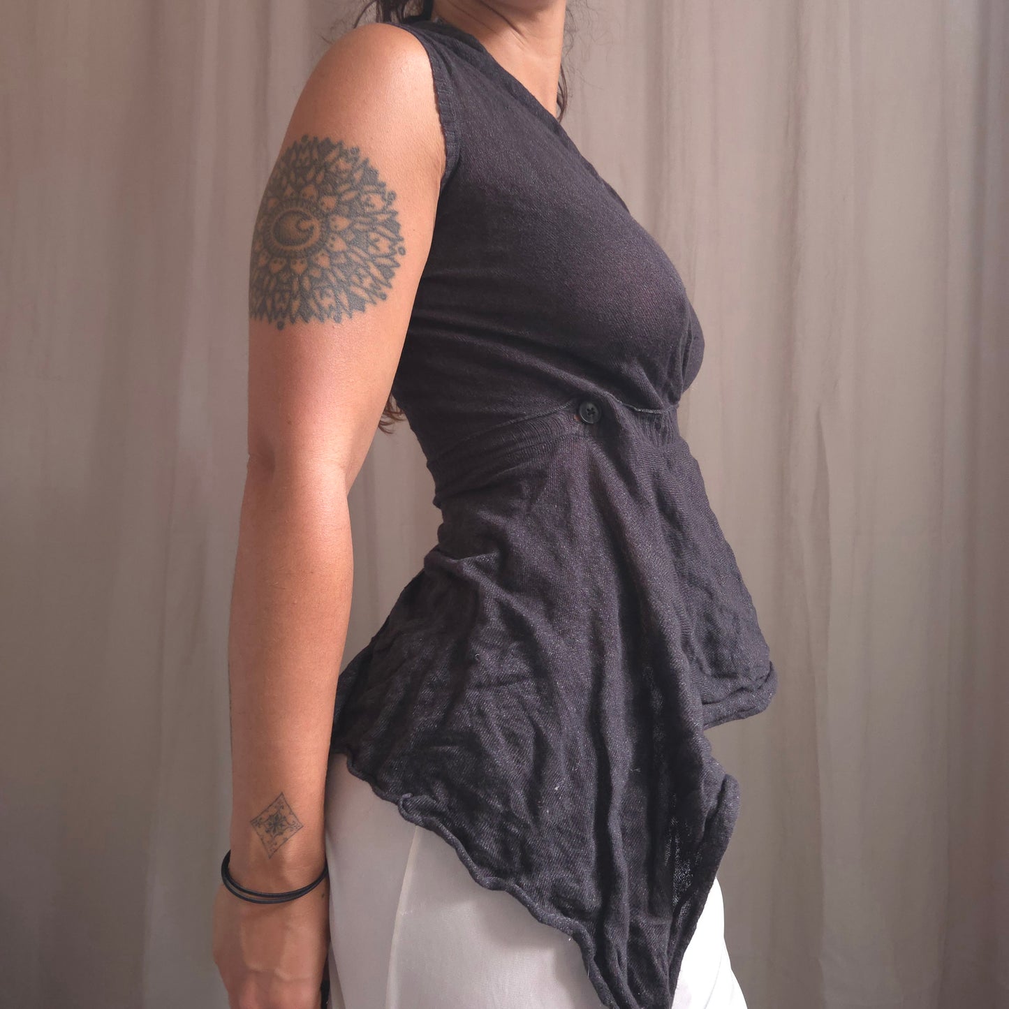 Cop Copine Asymetrical Top